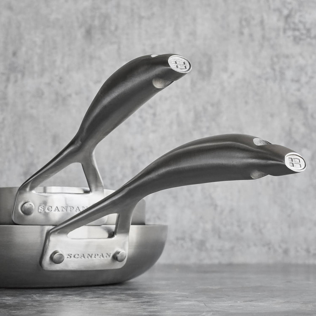 Sauté Pan with Lid 3 qt. A240558