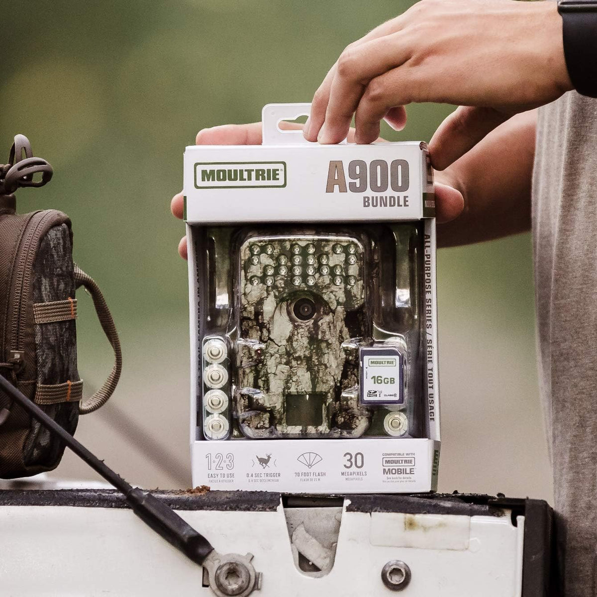 Trail Camera with Batteries and 16 MB SD Card Q884
