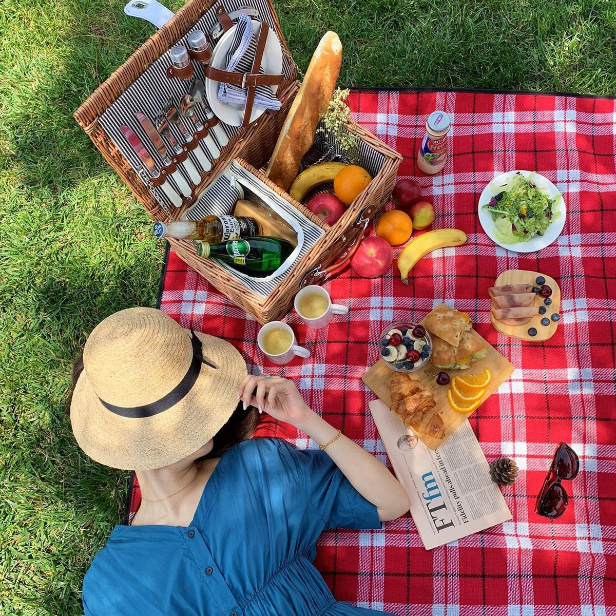 Willow Wicker Picnic Basket Set with Insulated Compartment X931537
