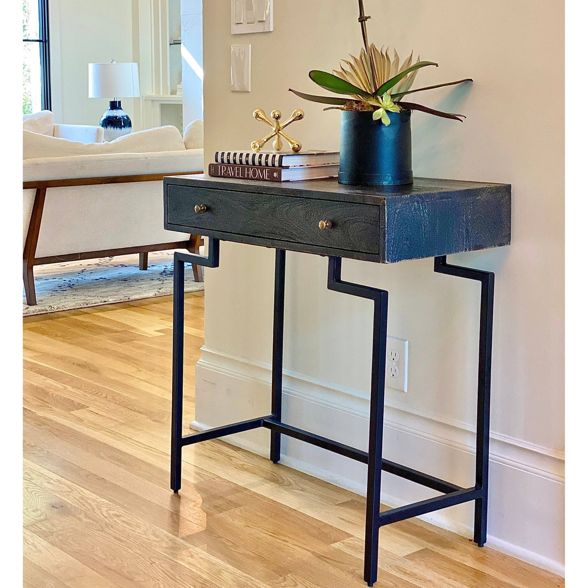 Black Accent Console Table M95029