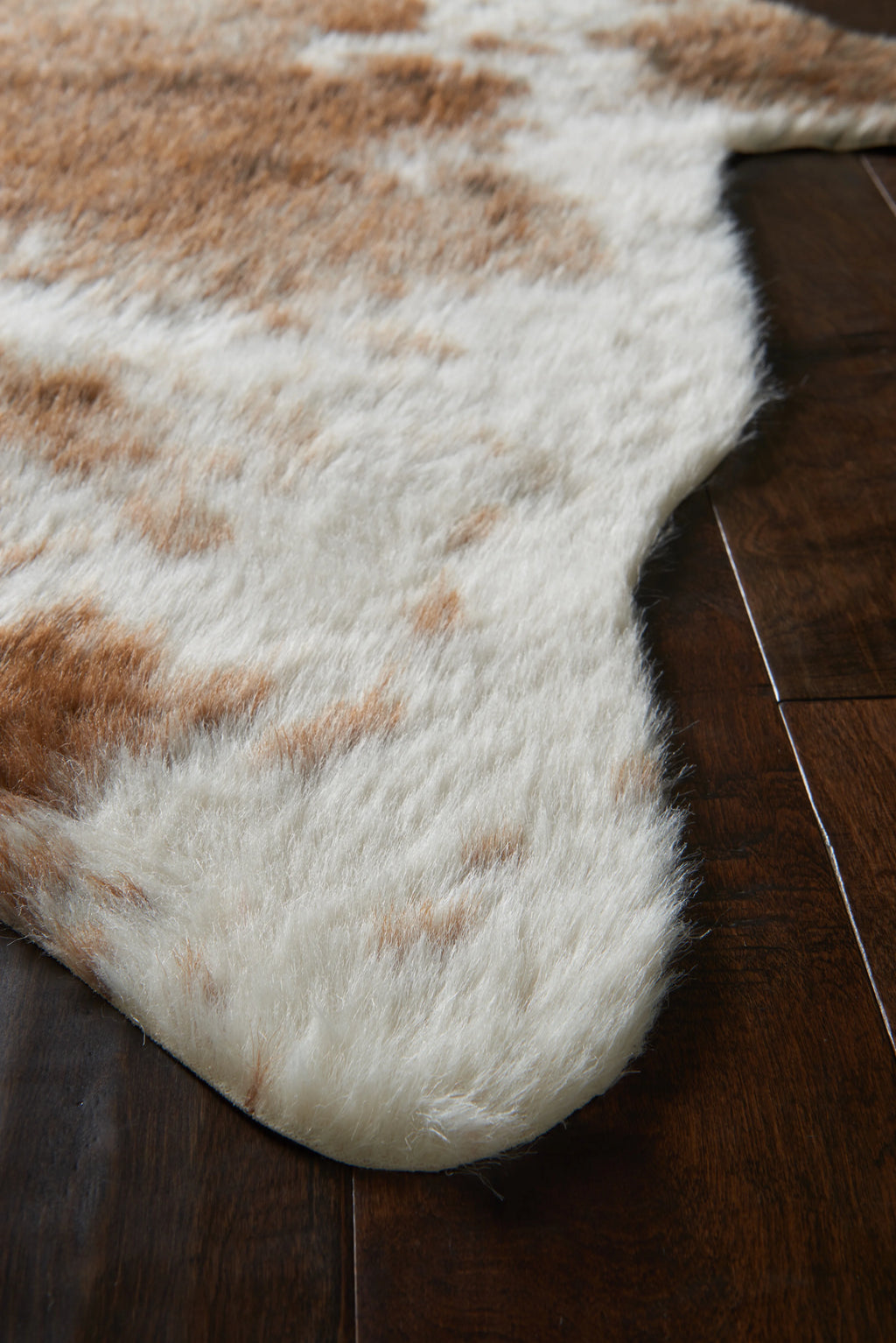 Ivory Faux Cowhide Area Rug U10943