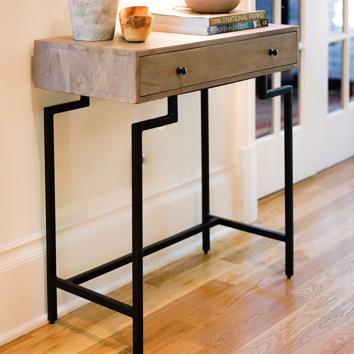 Black Accent Console Table M95029