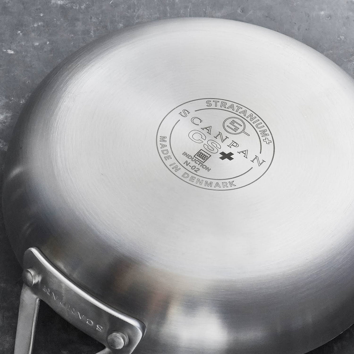Sauté Pan with Lid 3 qt. A240558